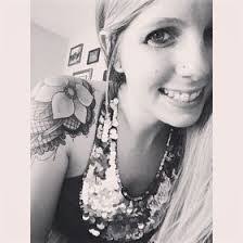 Kari Hines's Instagram, Twitter & Facebook