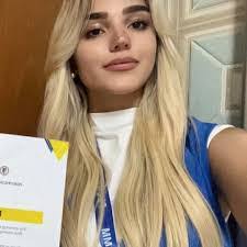 Sofia Sutton's Instagram, Twitter & Facebook