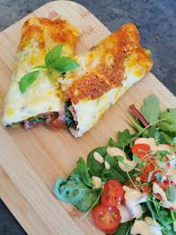 2 egg 2 ss vann ½ paprika i biter 50g fetaost i terninger 1 tomat, i skiver 4 oliven salt og pepper. Lavkarbo Mat 10 Lavkarbo Matvarer Med Naeringsinformasjon