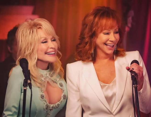 All The Ways Reba McEntire and Dolly Parton's 'Does He Love You' Video Pays Tribute To The Original Video with Linda Davis - Country Now