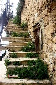 درج قديم من مدينة صور داخل السوق Old Houses Photo House