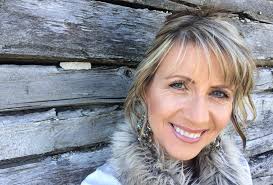 Melanie Willard's Instagram, Twitter & Facebook