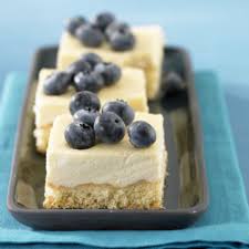 Gerade bei kleinen familien oder singles ist ein nach einem herkömmlichen rezept gebackener kuchen in der menge einfach zuviel. Kleine Kuchen Die Besten Rezepte Essen Und Trinken