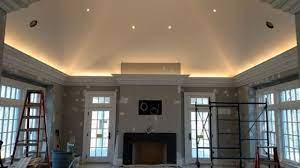 Pro Install Led Lighting Behind Flying Crown Molding The Joy Of Vaulted Ceiling Bedroom Vaulted Ceiling Lighting Crown Molding Vaulted Ceiling