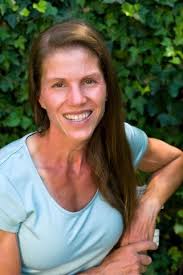 Elizabeth Auger's Instagram, Twitter & Facebook