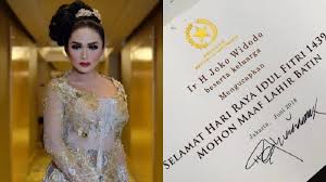 Sambut lebaran, jokowi cukur rambut agar lebih rapi. Dua Selebritis Ini Dapat Kartu Lebaran Dari Presiden Jokowi