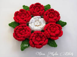 Bahar Gule Sevgi Dile Vefa Dosta Yakisir Gul Yasamayi Dil Paylasmayi Dostluk Paylasmayi Bilenler Crochet Flowers Crochet Lessons Flowers
