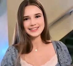 GRANDE BELLEZZA UKRAINA DI KAROLINA PROTSENKO 💛💙