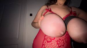 Emvlina Tits Porn - Topless Model Showing Off 2025