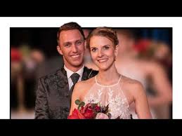 Bei „hochzeit auf den ersten blick lernen sich paare vor dem traualtar kennen und sagen direkt ja ohne sich zu kennen. Hochzeit Auf Den Ersten Blick Schicksal Ariane Und Martin Schenken Dasselbe Ohne Sich Zu Kennen Youtube