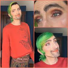 It may have thunderstormed during the Kesha concert, but my makeup survived  the night. I'll take that as a win 🤪 ⁣ ⁣ This isn't my usual type of post,  but I