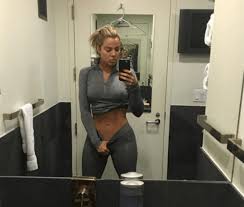 But it's genuinely interesting to see the sub background: Khloe Kardashian S Epic Photoshop Fails That You Need To See Now Talent Recap