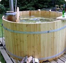 houten buitenbaden hottub in tuin baden van hout bubbelbad buitenbad tuin bad