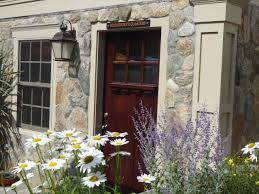 Collection by george davis • last updated 5 days ago. Cape Cod Inn With New England Stone Cladding Retaining Walls And Water Feature Beach Style Exterior Boston By Stoneyard Houzz