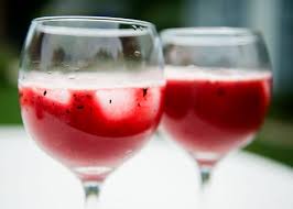Spinach is a green juice staple, you need a lot of spinach relative to how much juice you get out so don't be afraid to use a lot of it. College Kitchen Juice On The Loose The Minnesota Daily