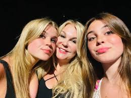 Wishing a happy first day of school to Fiona who started San Jose State  University today, and to Keira, who is now a senior! 🎉📕✏️♥️👯