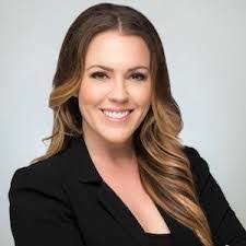 Kelly Miles's Instagram, Twitter & Facebook