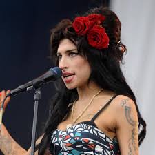 Film director reg traviss last year married actress and model zita teby, the mail. Amy Winehouse Bekommt Ein Denkmal In Belgrad