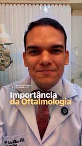 Você sabe para que serve o exame de fundo de olho? Gravamos um vídeo direto  ao ponto mostrando na prática como ele funciona e respondendo as principais  dúvidas que recebo no consultório.