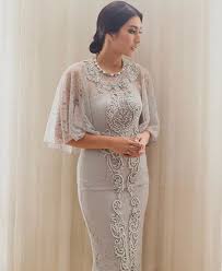 Kamu bisa mengkombinasikan kain kebaya brokat dengan kain satin sebagai referensi perpaduan kain kebaya yang akan dikenakan. 45 Model Baju Brokat Gamis Atasan Modern Terbaru 2020