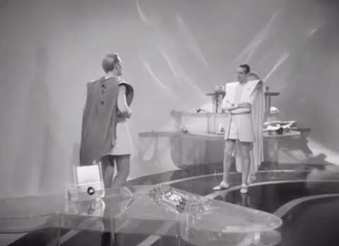 Things to Come (1936) - Movie Reviews Simbasible