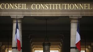 Le conseil constitutionnel a été saisi par les parlementaires et par le premier ministre, il a jusqu'au 5 août pour rendre sa décision. Des Avocats Denoncent Le Pass Sanitaire Aupres Du Conseil Constitutionnel Au Nom De 50 000 Citoyens Rt En Francais