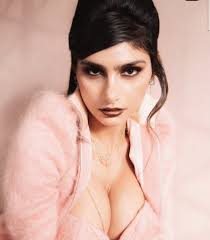Mia Khalifa dévoile ce qui lavait excité chez Zinédine Zidane - Le bled  buzz