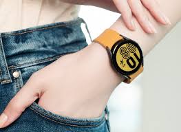 Die Samsung Galaxy Watch4 startet mit ...
