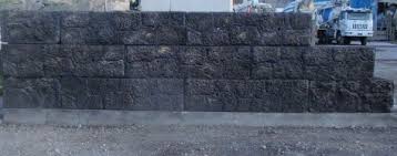 Uno sfondo per la tv in pietra dona un'eleganza unica e magica alla casa. Blocchi In Calcestruzzo Effetto Pietra Lavica Pesanblocklavestone Adrano Calcestruzzi S R L Adrano Catania