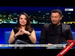 Anadolu ateşi türkü yarışması'nın final programından bir önceki haftaya (08/01/2005 tarihli program) ait programda yaptığı kapanış anonsu ile kimi izleyicileri (ni) büyük üzüntü ve hayal kırıklıklarına gark etmiş, dakikalarca aşağıdan yukarılara akan yazıları umut dolu beklentiler ile seyretmelerine. Yeliz Sar Video Ve Yeliz Sar Video Haberleri Yeliz Sar Video Sayfasi