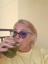 Bravo! Sunday Breakky!! Breakfast done.. Toasted bread and decorated with  sliced apples, kiwi fruit, sprinkled pumpkin seeds(for mans goodness) and  the sunflower seeds(for heart health) and a drab of Aioli (garlic heart