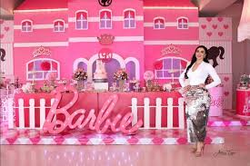 The wife of joaquín archivaldo guzmán loera , the infamous drug lord known as el chapo, was arrested monday at washington dulles international airport in virginia on charges related to her alleged involvement in international drug trafficking and her husband's dramatic prison escapes, the u.s. Nbcwashington On Twitter Photos El Chapo S Wife Throws Twin Daughters Over The Top Barbie Themed Birthday Party Https T Co Egaawmldxu Https T Co Fsiswbzarh