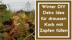 Beim basteln mit tannenzapfen sind der fantasie kaum grenzen gesetzt. Diy Winter Deko Selber Basteln Korb Mit Zapfen Fullen Fur Draussen Youtube
