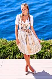 Brautkleid vintage oktoberfest outfit schöne blusen bluse dirndel kleidung bekleidung outfit dirndl. Dirndl Hochzeit Tipps Ideen Die Schonsten Hochzeitsdirndl