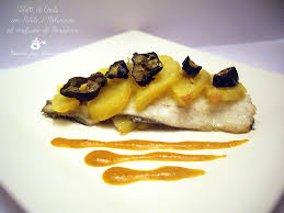 L'orata al forno con patate è un secondo piatto di pesce molto gustoso, veloce e molto facile da preparare. Filetti Di Orata Con Patate Melanzane E Salsa Di Pomodorini