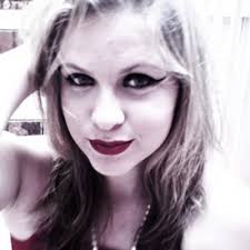 Debora brum (@DeboraBrumm)