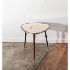 Table basse gigogne table basse carrée table basse ronde chêne massif bois massif table basse triangulaire cannage vert. Table Basse Triangulaire Et Tripode Formica Et Bois