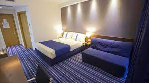 Take advantage of the hotel's free parking and enjoy a complimentary shuttle to the santa maria del soccorso underground station, or use nearby bus and tram stops. Holiday Inn Express Rome East Rom Holidaycheck Latium Italien