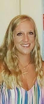 Lori Dew's Instagram, Twitter & Facebook