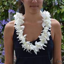 Single White Orchid Lei Kui I Florist Llc Hilo Hawaii Kuiandiflorist Com Kuiandi Hawaiianlei Orchidlei Wedding Lei Orchid Lei White Orchids