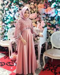 Karena para wanita muslim diharuskan pintar dalam memadupadankan warna baju dan hijab model baju muslim modern ini lebih berbeda dari beberapa busana muslim terbaru lainnya. 39 Ide Kebaya Hijab Gaun Kebaya Pakaian