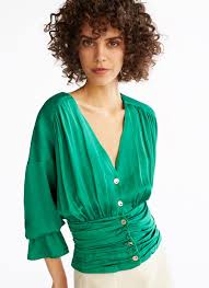 Ideales para combinar con un pantalón elegante o una falda para invitada de boda, es una prenda a la que sacar mucho partido en ocasiones especiales. Blusas Elegantes Para Bodas Que Quedan Igual De Bien Con Pantalon Que Con Falda