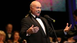 Înregistrare hd din concertul primăvara simfonic aniversar muzica tudor gheorghe versurile arhip cibotariu corul și orchestra naționale radio, orchestrator și dirijor: Au Innebunit Salcamii Tudor Gheorghe Ce Blestem Pe Noi DupÄƒ Un Presedinte Care Chinuie Limba EnglezÄƒ Avem Unul Care Chinuie Limba RomanÄƒ Nasul Tv