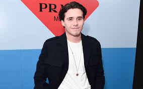 Brooklyn beckham and his fiancée nicola peltz enjoyed some romantic celebrations this week. Brooklyn Beckham Und Nicola Peltz Drehen Gemeinsamen Film