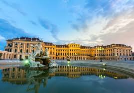 Schloss schönbrunn in wien mai 28, 2019 von silke herrnreiter schloss schönbrunn in wien ist nicht nur das größte schloss in österreich, es zählt auch zu den meistbesuchten sehenswürdigkeiten in wien, gleich nach dem stephansdom. Schloss Schonbrunn Sommerresidenz Der Kaiserin Vienna Trips At Ausflug Wien Urlaub