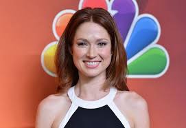 В 2002 году окончила принстонский университет со степенью бакалавра. Ellie Kemper Net Worth
