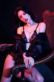 勃起軍暴動！美麗妄娜車頭燈狂晃火辣尬奶翁子涵- 自由娛樂