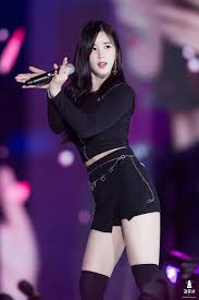 Chorong Was The Main Reason All Of Apink Renewed Their Contracts Kpop Girls Cosmic Girls Stage Outfits