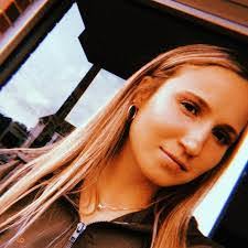 Jennifer Misiewicz's Instagram, Twitter & Facebook