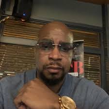 Kiersten Marshall's Instagram, Twitter & Facebook